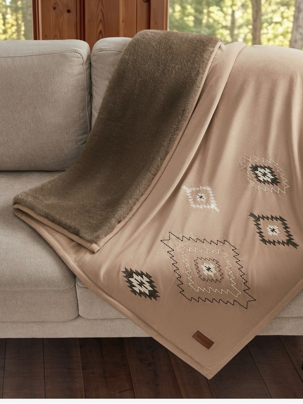 (6)Pendleton crystals spring Plush Aztec-Embroidered Reversible Throw